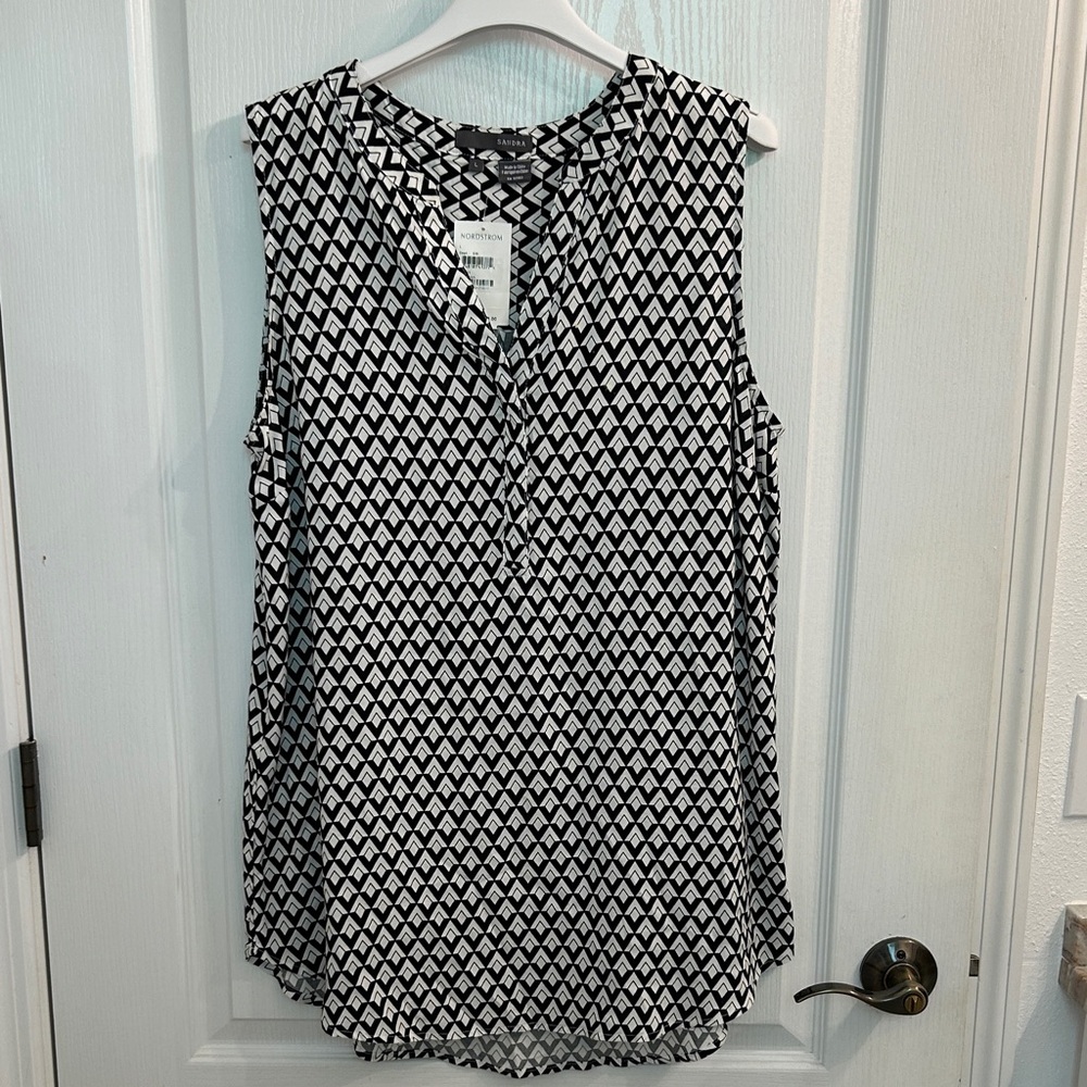 Last Chance Before Donating-Sandra Ingrish Black/White Sleeveless Blouse